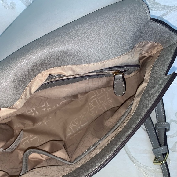 Danielle Nicole grey 2-tone crossbody - Picture 4 of 7